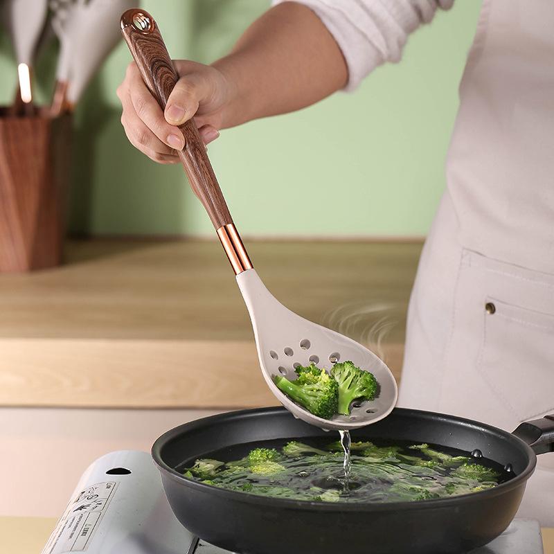 «Набор кухонных принадлежностей из силикона с текстурой под дерево, 10 предметов»: Ложки и лопатки для готовки