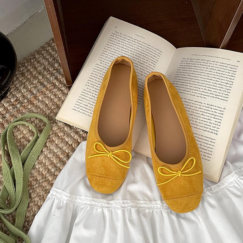 Модные и легкие туфли-лодочки во французском стиле балета с плоским дном и небольшим горлом, женские весенние туфли 2025 года с одной педалью и юбкой, туфли Мэри Джейн