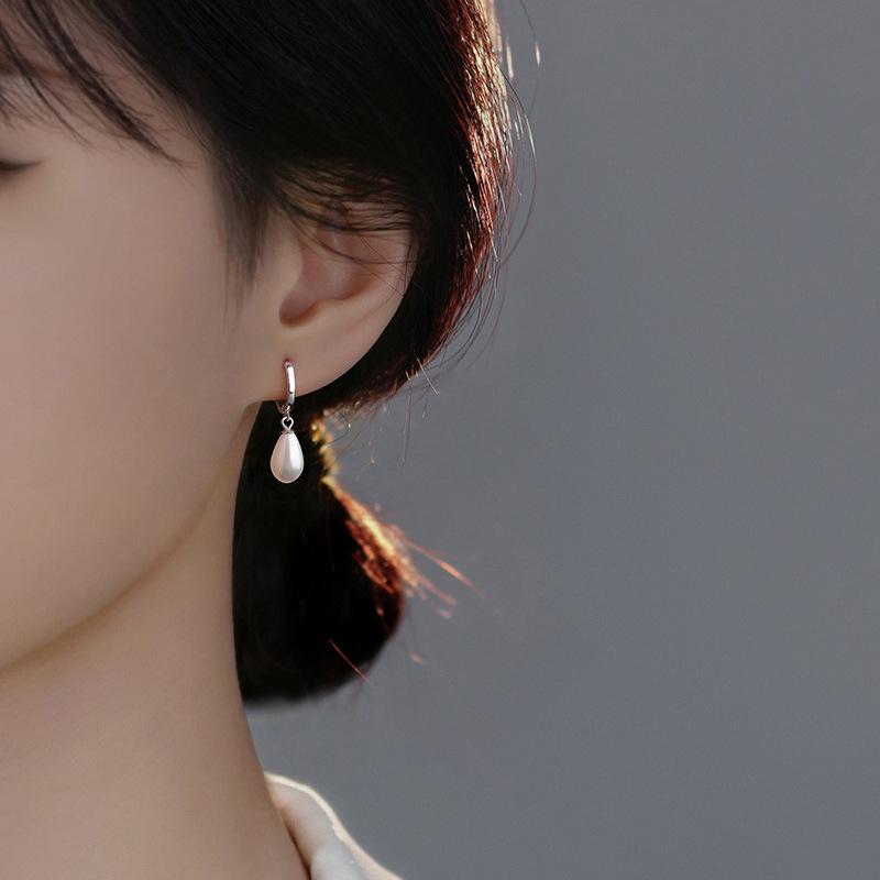 Серьги-гвоздики в стиле ретро с каплями воды и жемчугом, пряжка для ушей, нежный темперамент, круглый год, знаменитости, белые серьги с бусинами