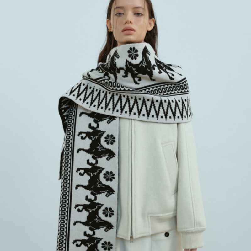 Шарф MOONSWARD с классическим черно-белым узором