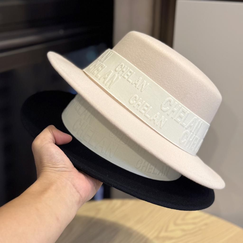 Шерстяная шляпа с надписью для женщин Осень и Зима Инс Корейский стиль Универсальная Плоский верх Британский стиль Европейская и американская мода Плоские поля