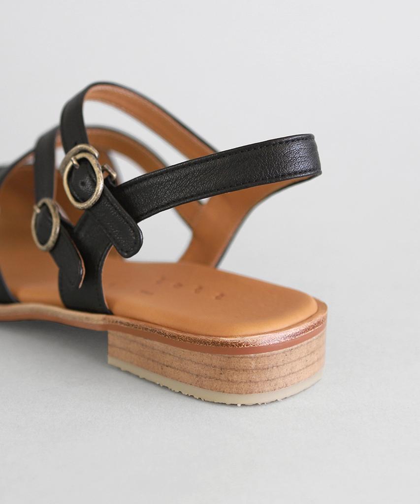 Heenn Leather Crossover Sandals. Black