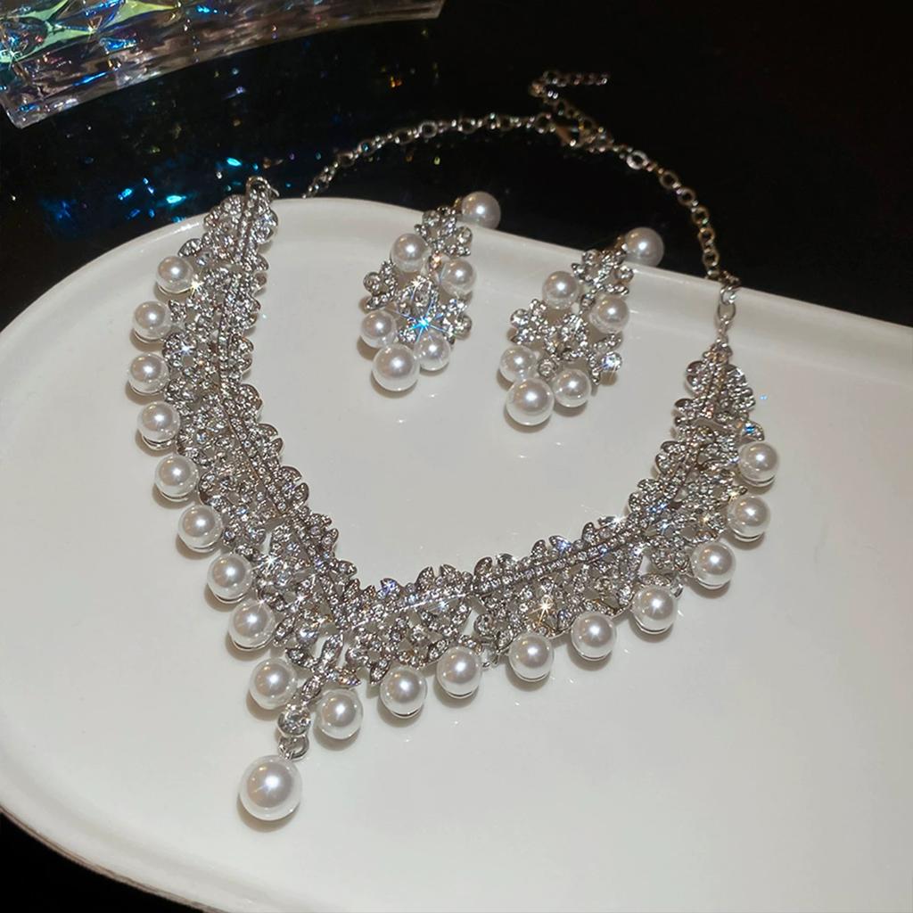 Light luxury pearl rhinestone fringed necklace women's 2026 new dress dinner accessories niche design clavicle chain