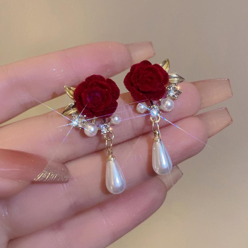 2023 High-End French Pearl Earrings: Light Luxury, Unique Design for Women