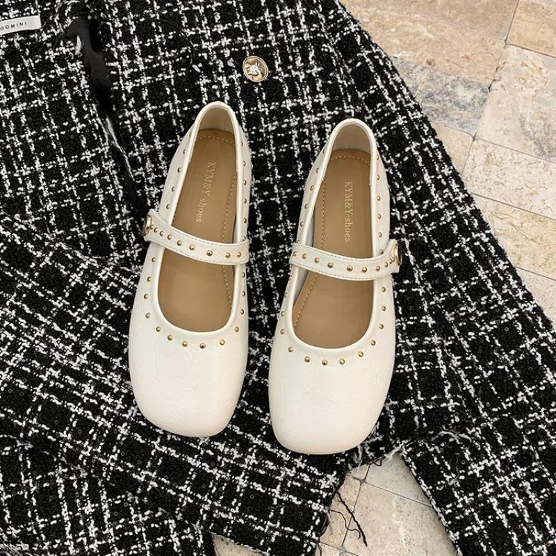 Модная весенняя новая одинарная обувь женская с круглым носком, с мелким вырезом, с заклепками, с ремешком на пряжке, с мягкой подошвой, противоскользящая, износостойкая, плоская обувь