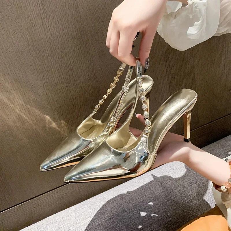 Серебристые женские туфли-лодочки на блестящем высоком каблуке с открытой пяткой, сандалии с металлическими кристаллами, туфли на шпильке с острым носком, вечерние модельные туфли, женские туфли