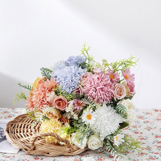 Практичный искусственный букет без полива. Яркий цвет создает атмосферу.