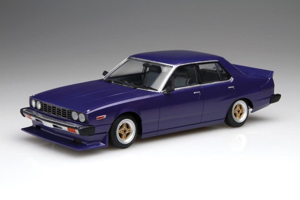 Fujimi Model 1/24 Inch-Up Series No. 170 Skyline Japan 4-Door Sedan 2000 GT-E/L C210 Early Model Plastic Model Kit ID170