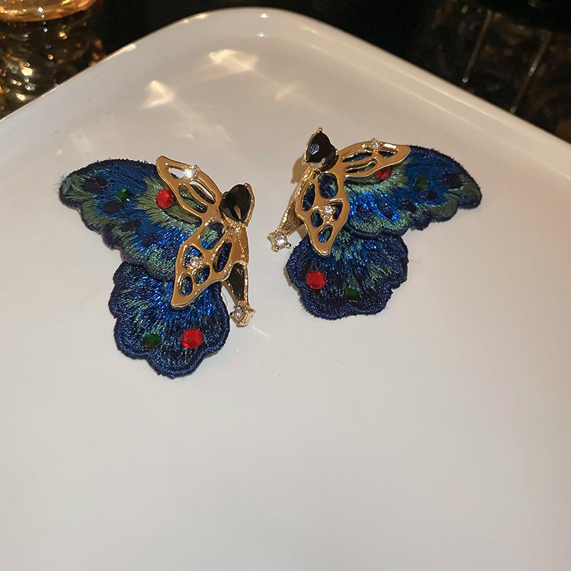 Серьги-гвоздики из ткани в виде цветка «Серебряная игла» со стеклянной бахромой, средние, с антикварным темпераментом, дизайнерские, нишевые