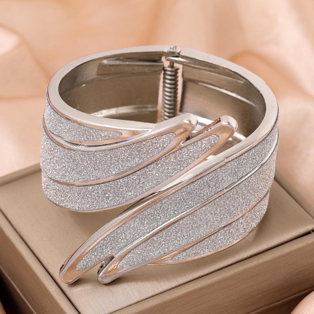Open Cuff Shiny Hand Jewelry Fashionable Metal Cuff Bangles Angel Wings Cuff Bracelet  Girls