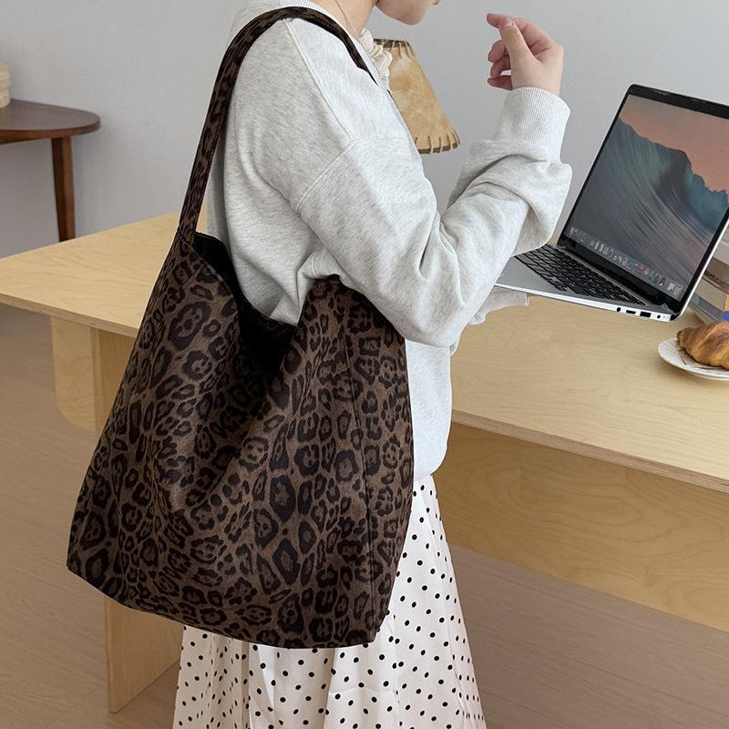 Autumn and Winter Suede Leopard Print Bag Women's 2025 New Trendy Fashion Versatile Retro Casual Commuter Shoulder Tote Bag
