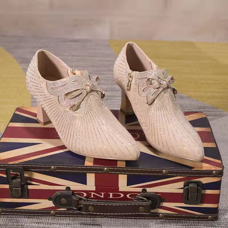 2024 женская летняя обувь из сетчатой ​​ткани, модные женские туфли-лодочки на высоком каблуке с острым носком и стразами и бантом на квадратном каблуке
