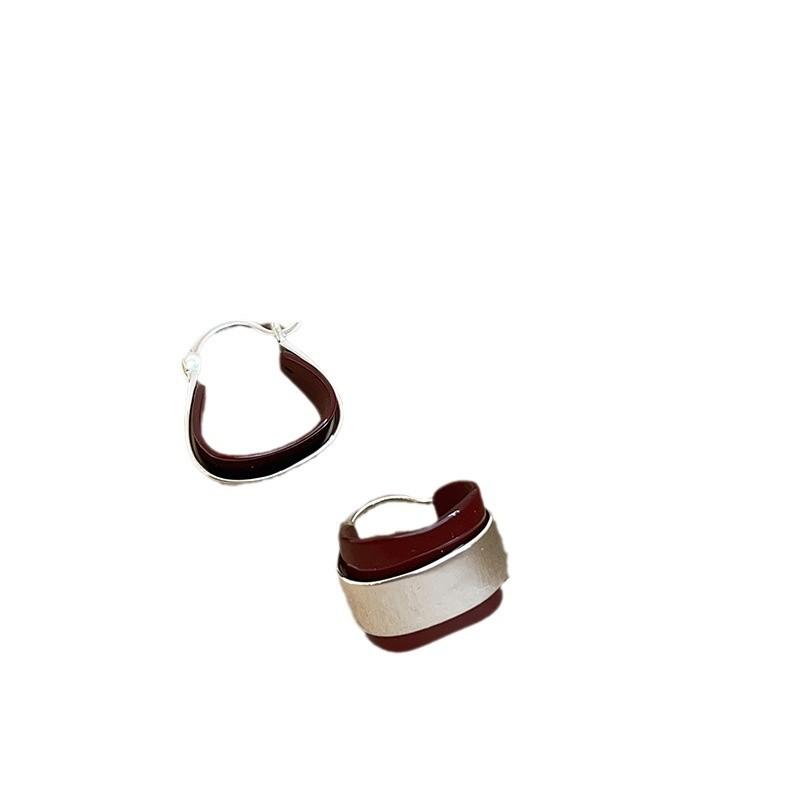 Design Sense Geometric Drip Three-Dimensional Triangular Ear Buckle Women'S Niche Personality Fashion Exquisite Versatile Earrings