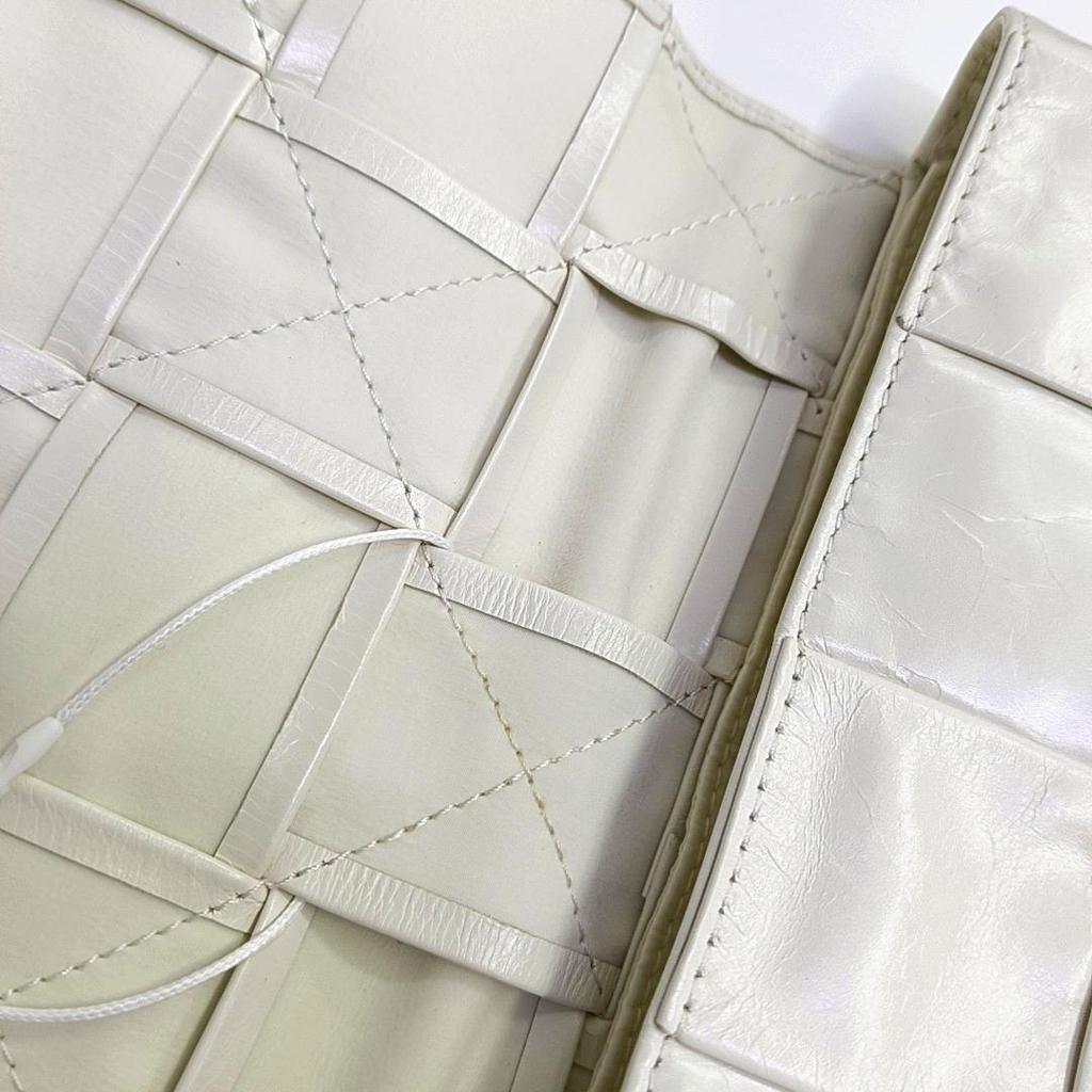 [Pre-Owned] Cassette Belt Intreccio Woven Magnetic Closure Leather Waist Bag Mini - Very Good #1J72FFZ