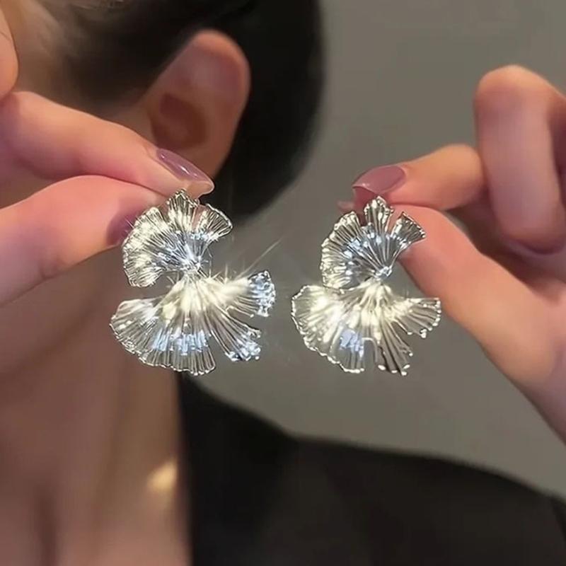 Ginkgos Leaf Design Alloy Earrings Smooth Surfaces Unique Accessory Casual Formal Earrings Suitable for Fashion Women