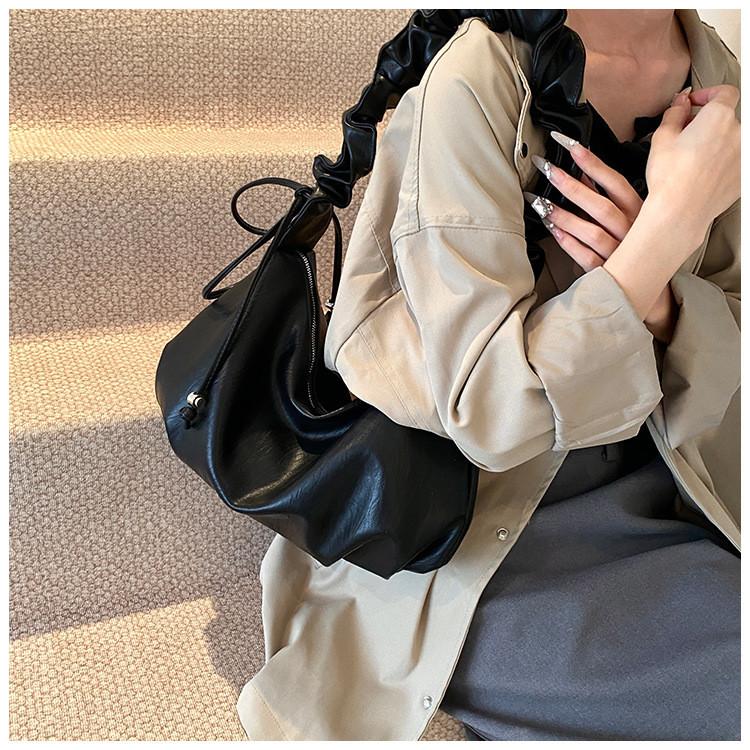 Ielgy Niche Design Retro One-Shoulder Cross-Body Pleated Underarm Female Bag