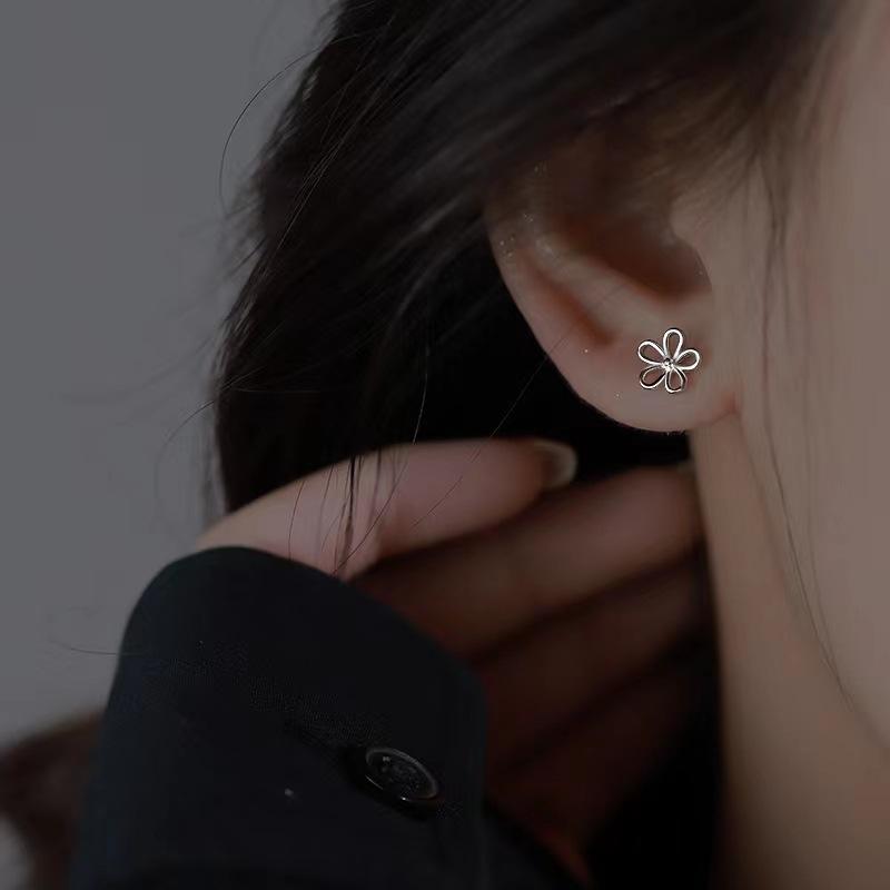 Flower Earrings for Women's Ear Piercings for Summer New Niche Design High-end Earrings