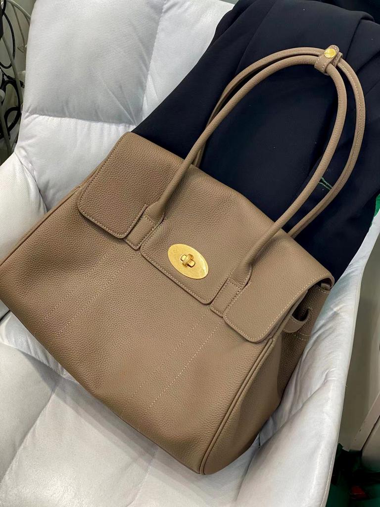 Слой головы из коровьей кожи на одно плечо, большая вместительная дорожная сумка, женская сумка, большая сумка, сумка для подмышек, сумка на одно плечо, Yuan Quan, сумка для юриста в том же стиле