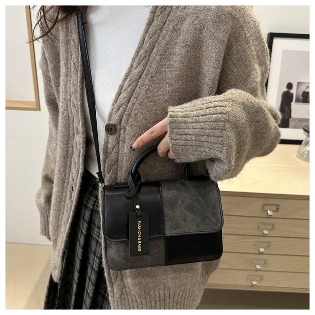 Small Handbag with Niche Design for Women, Winter New Fashionable Commuting Small Square Bag with High Aesthetic Sense, Shoulder Bag