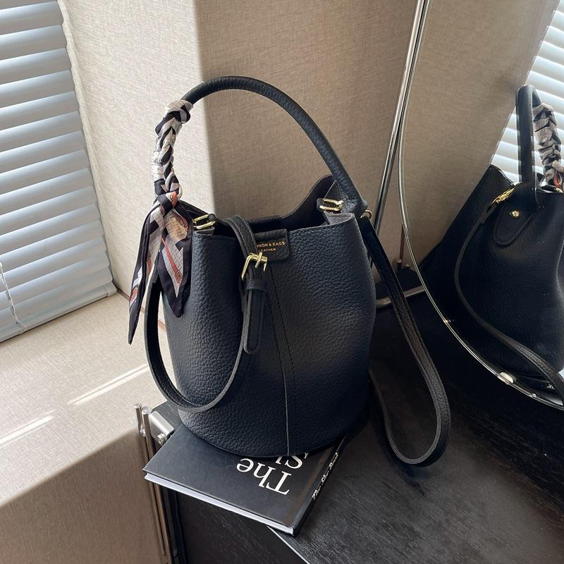 Сумка Корейская высококачественная универсальная сумка-ведро осень 2024 года, новая нишевая дизайнерская сумка-мессенджер женская сумка