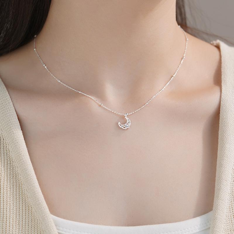 New Moon Star Necklace with A Sweet and Girlish Temperament, Featuring A Simple and Layered Collarbone Chain