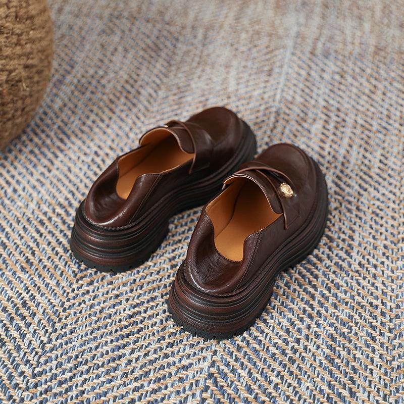 Камелия лоферы маленькая золотая монета женские 2025 весна новая высококачественный британский стиль толстый каблук маленькие кожаные туфли один педаль