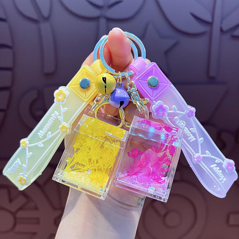 Oil-Filled Aquatic Plant Keychain Quicksand Pendant - A Unique Small Gift for Women