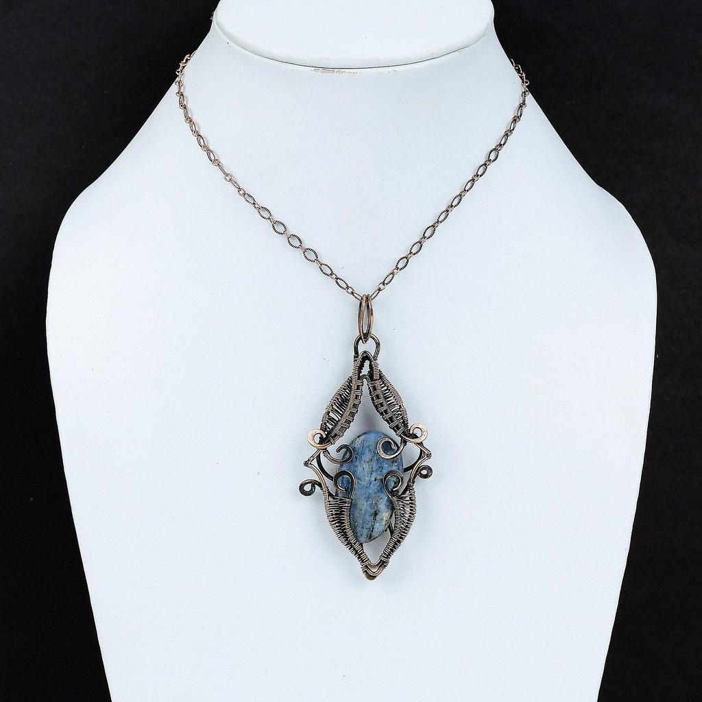 Кулон из кианита, обернутый медной проволокой, кулон ручной работы, этнический стиль, украшения из медной проволоки, элегантный кулон, подарок для жены