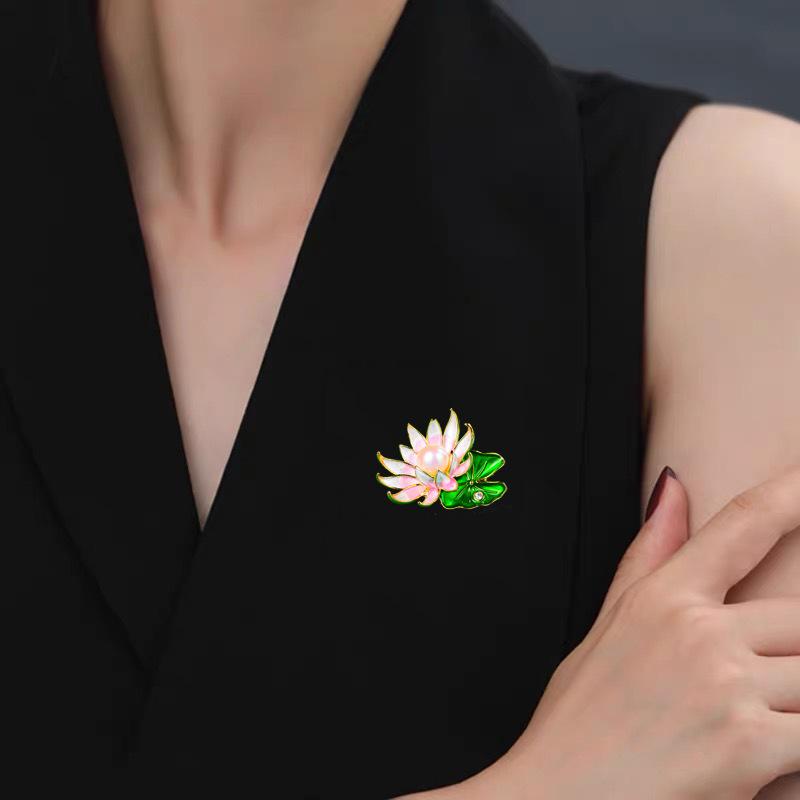 Fashion Pink Flower Brooches Women Simulated Pearl Classic Beauty Water Plants Party Office Brooch Pins Gifts