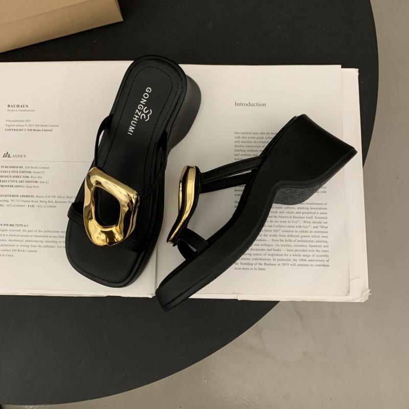 Модные женские летние модные шлепанцы на платформе с открытым носком, повседневные шлепанцы с металлической отделкой на толстой подошве для дам