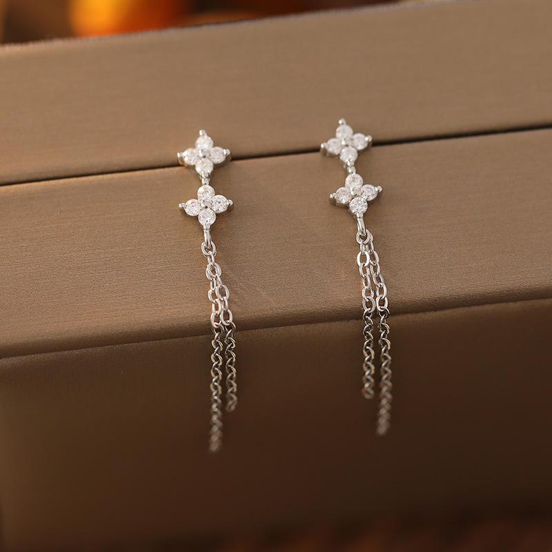 Серьги-кисточки Banyan Tree S925 из серебра с четырьмя листочками клевера и бриллиантами - элегантный женский цветочный дизайн