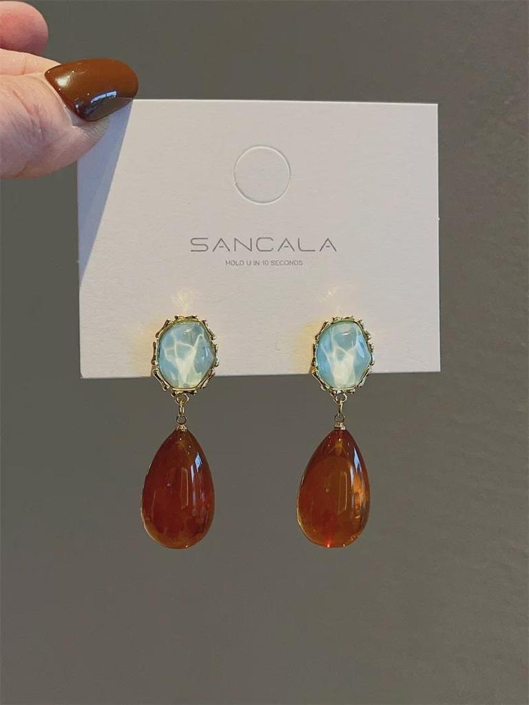 Amber Water Drop Earrings - French Retro Style, Light Luxury, High-End Silver Earrings for Women