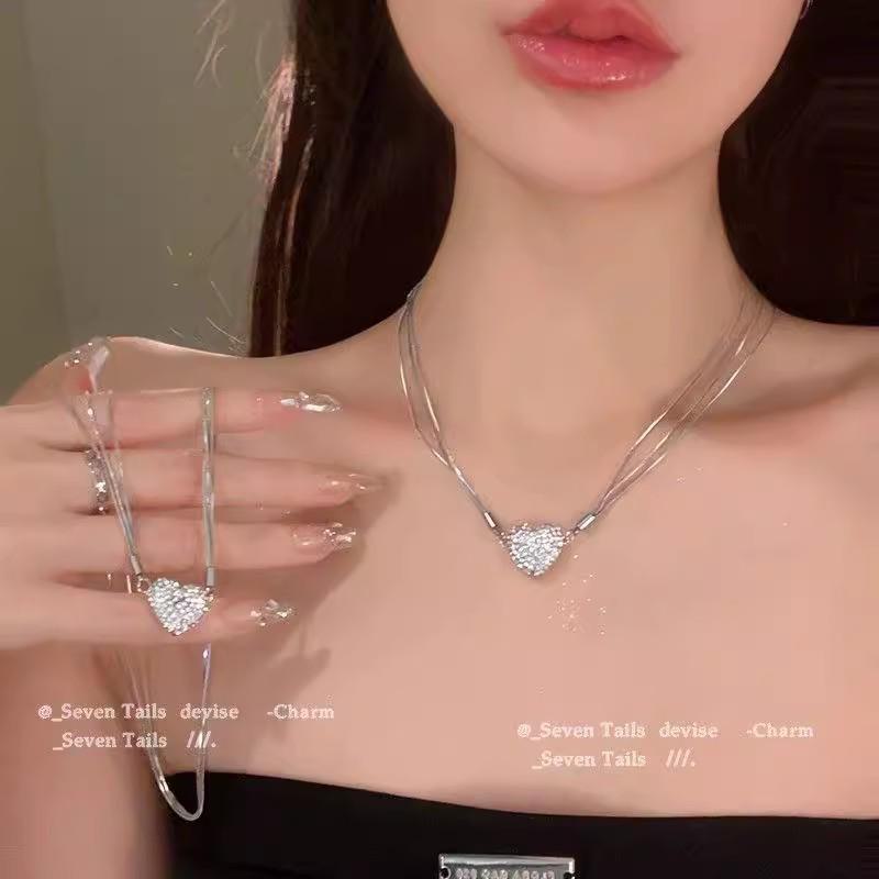 Элегантное двухслойное ожерелье в форме сердца со сверкающими бриллиантами и магнитной застежкой