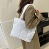 Vintage Chic Shoulder Bag With Soft Cotton Material For Trendy Everyday Wear