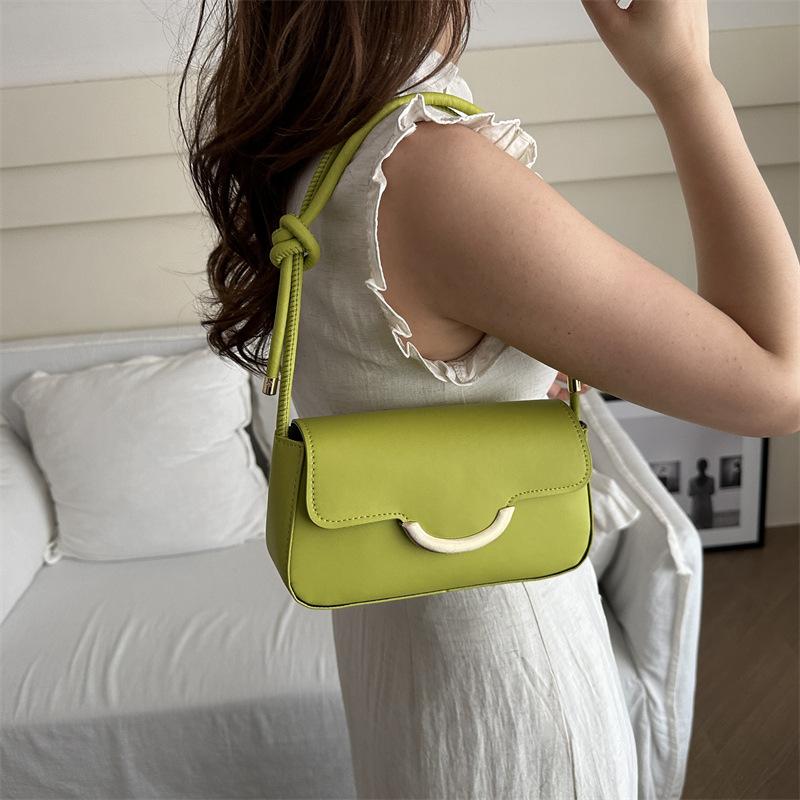 Простая и модная маленькая сумка, летняя новая сумка через плечо с нишевым дизайном, простая и модная маленькая квадратная сумка в тренде