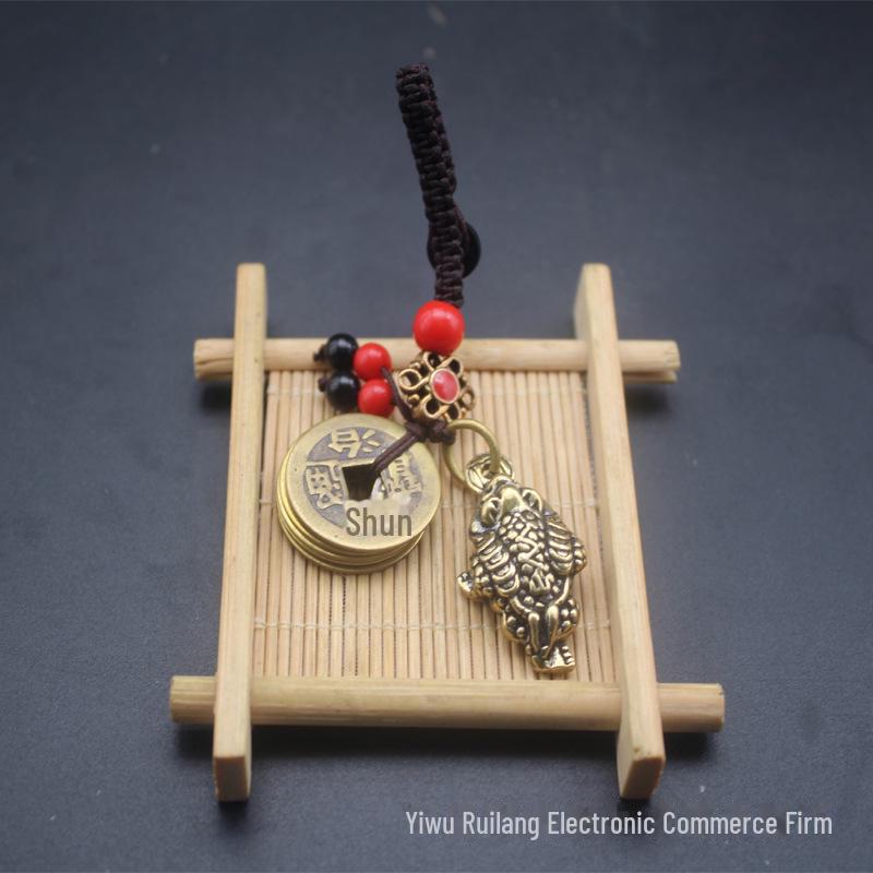 Solid Brass Golden Toad Feng Shui Keychain: Wealth-Attracting Small Pendant for Men and Women
