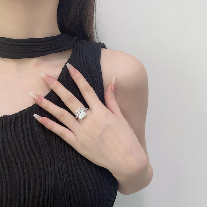 Bright Super Flash Rectangular Ring Elegant Simulation Diamond Ring Exquisite Women'S Wedding Diamond Ring Jewelry