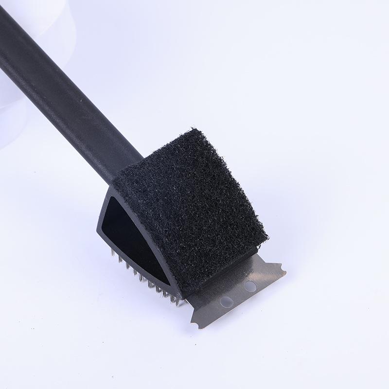 Пластиковая щетка для барбекю с длинной ручкой для чистки гриля — инструмент 3 в 1 для чистки на пикнике на открытом воздухе.