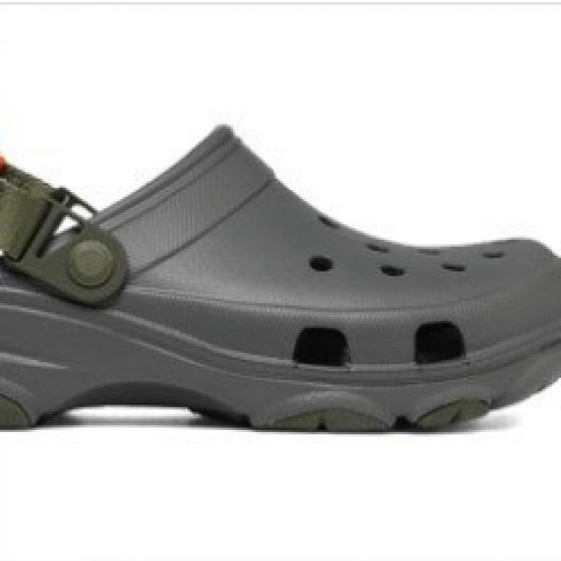 Выберите 1 из 5 классических вездеходных сабо Crocs