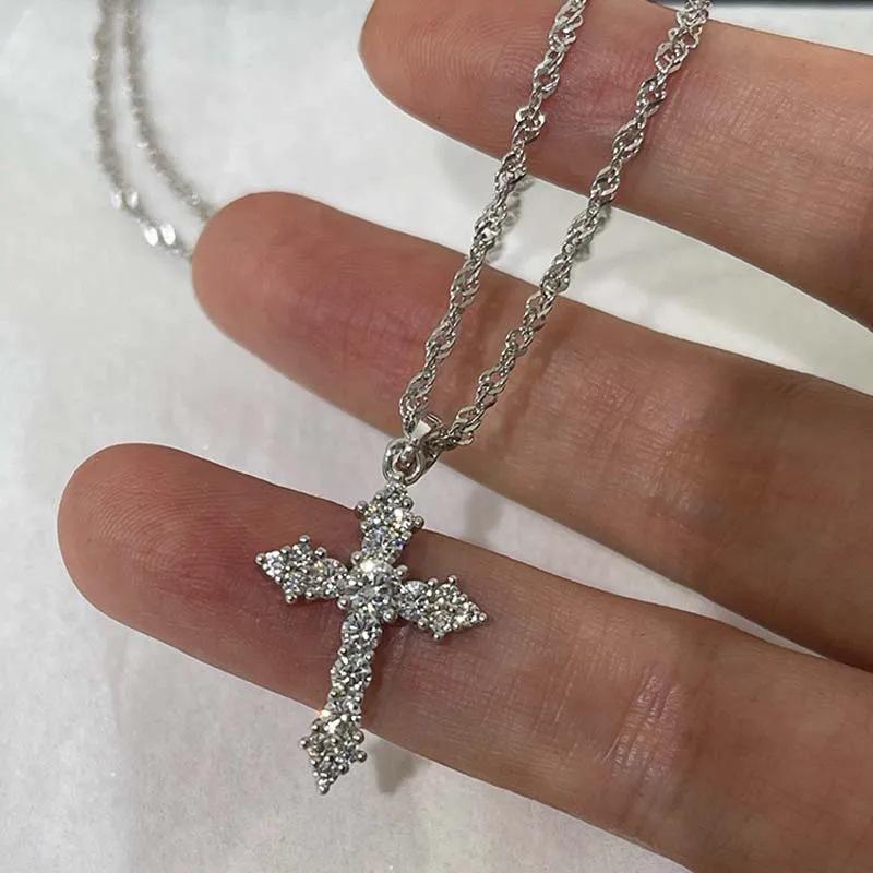 Elegant Zircon Cross Pendant Necklace for Women – Versatile and Stylish Choker Clavicle Chain