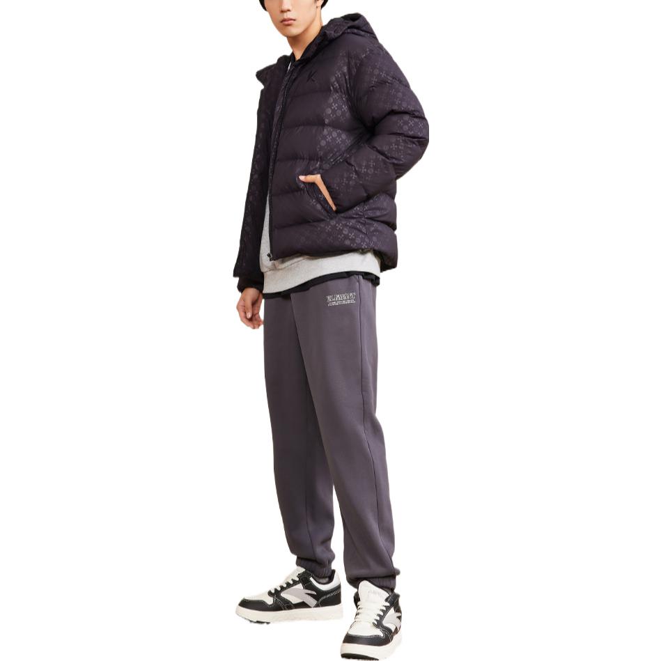 Anta Куртка Basketball Series с логотипом, однотонным принтом, на молнии, с капюшоном, на утином пуху, ветрозащитная, теплая, мужская, куртки матово-черного цвета 152241910R-2