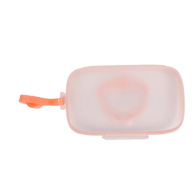 1 шт. Портативный контейнер для хранения влажных салфеток и масок в форме сердца из полипропилена с защелкой для детских путешествий, держатель для салфеток