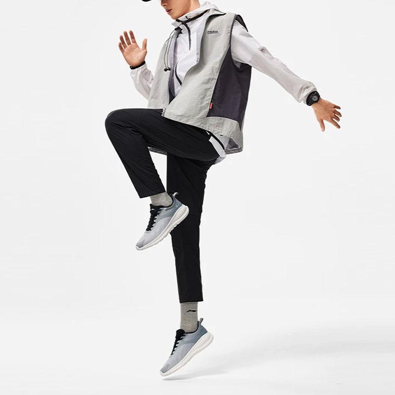 Штаны мужские спортивные Li Ning Running Series, однотонные, прямые, светоотражающие, быстросохнущие, классные, трикотажные, черные, AYKU377-1