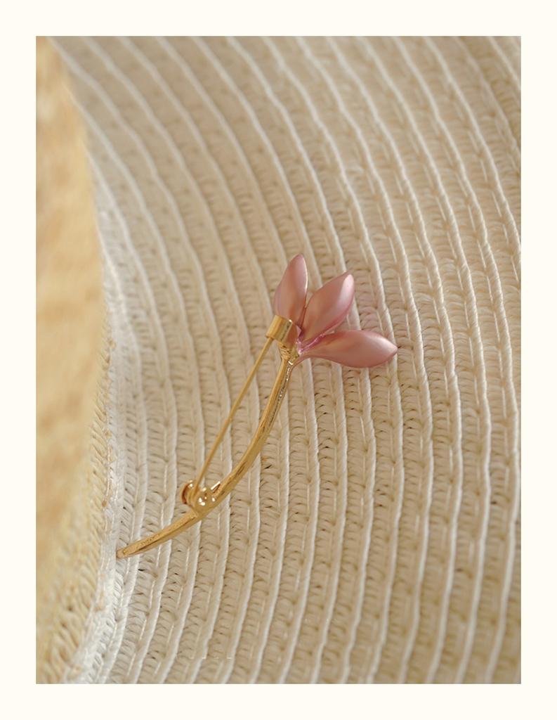 Exquisite Pink Lotus Flower Brooch Pins Women Girls Metal Plant Enamel Label Hat Cap Pins Suit Coat Japanese Fashion Accessories
