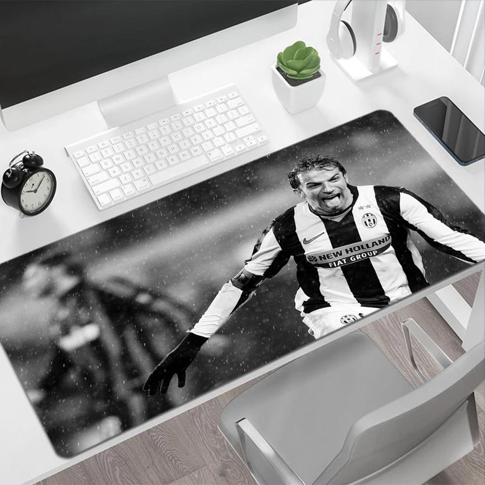 Player Celebrates Rain Large Mouse Pad Gaming Laptop Mouse Pad Computer Desk Keyboard Mat Non-Slip Rubber Base Office Desk Accessory