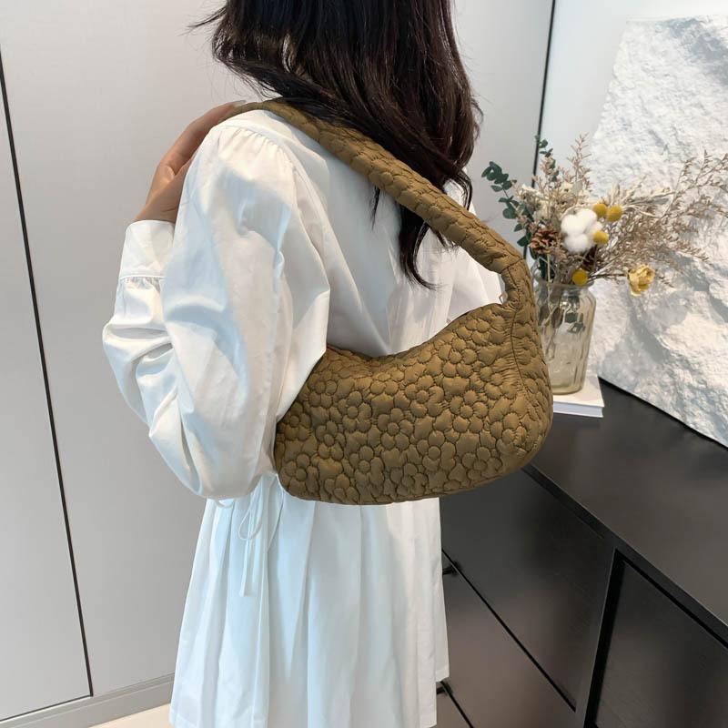 Простая и стильная сумка для поездок на работу под мышкой Простая и стильная сумка-тоут для поездок на работу 2024 года, сумка на плечо с нишевым дизайном