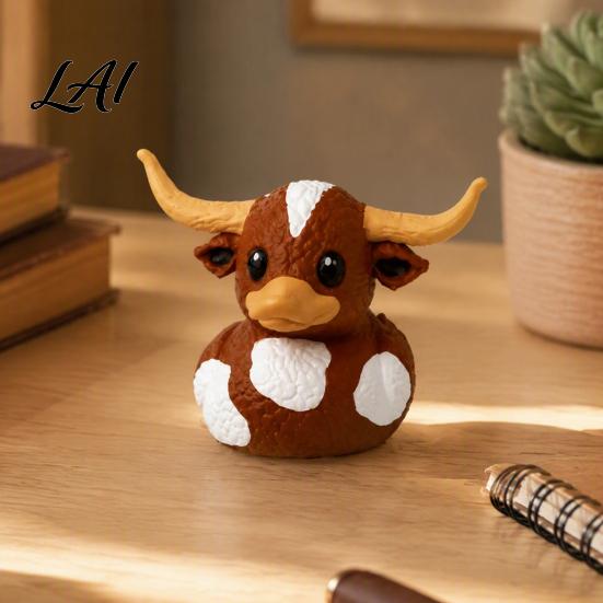 Cute Calf Resin Figurine Longhorn Duck Ornament Country Style Cow for Home Office Shelf Display Unique Animal Figure Window And Car Dashboard