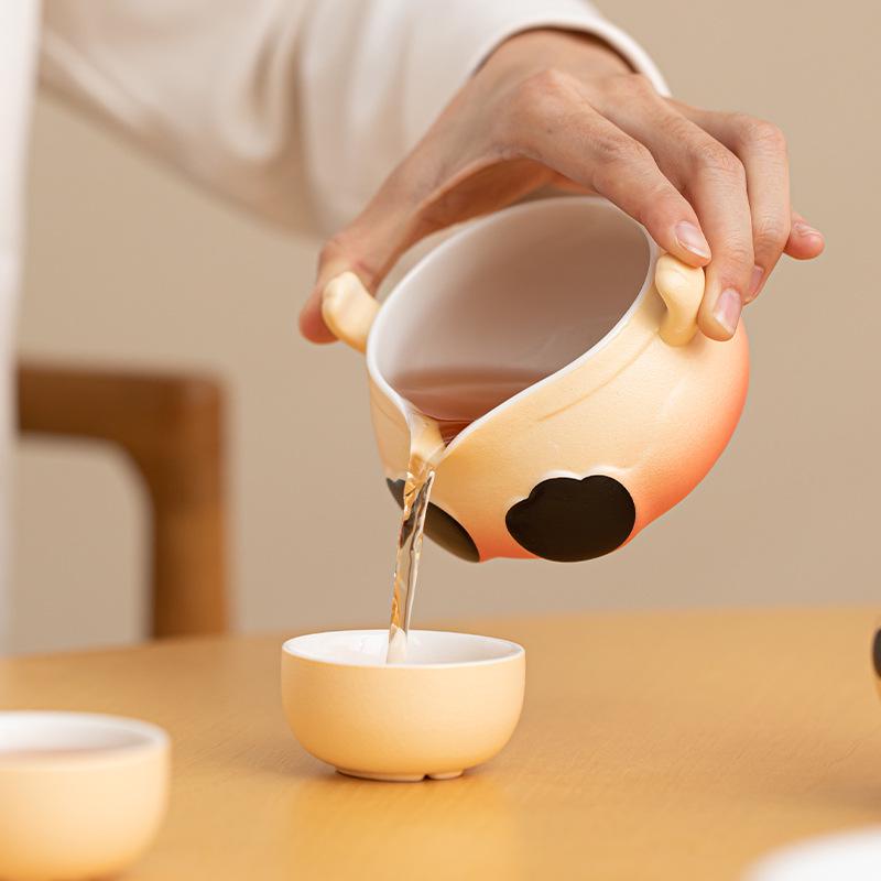 Дорожный чайный набор «Панда»: Портативный чайник и чайные чашки для кемпинга - Элегантный и милый дизайн для дам