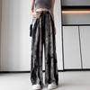 Женские летние брюки широкого кроя с высокой талией в черно-белую полоску — стиль «рисование тушью», облегающий крой, свободные повседневные брюки из ледяного шелка с драпировкой.