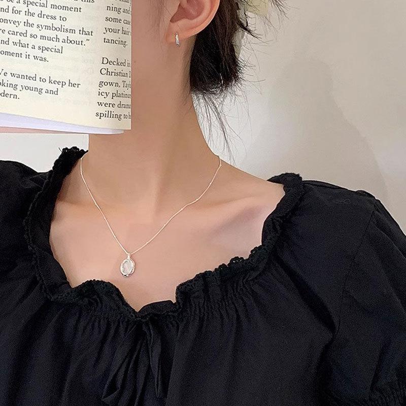 Ожерелье из овальных ракушек для женщин из числа меньшинств, легкая роскошь, современный дизайн и универсальная цепочка для воротника